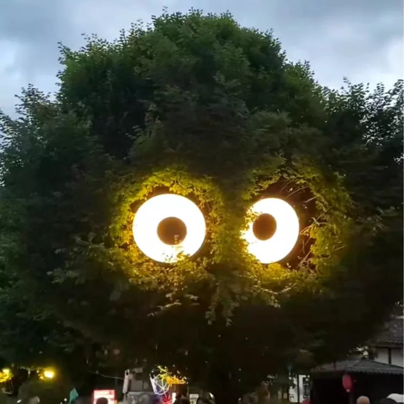 Moving Eyes Light Box